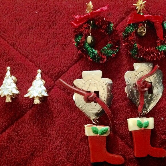 Vintage Christmas Clip Back Earring Lot - Picture 1 of 5